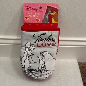 Disney Lady & the tramp timeless love 2 pack silicone oven mitts NWT